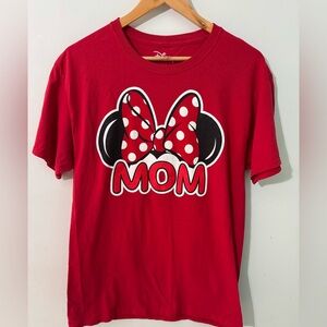 Disney Authentic Red Minnie Mouse Mom T-Shirt women’s size medium